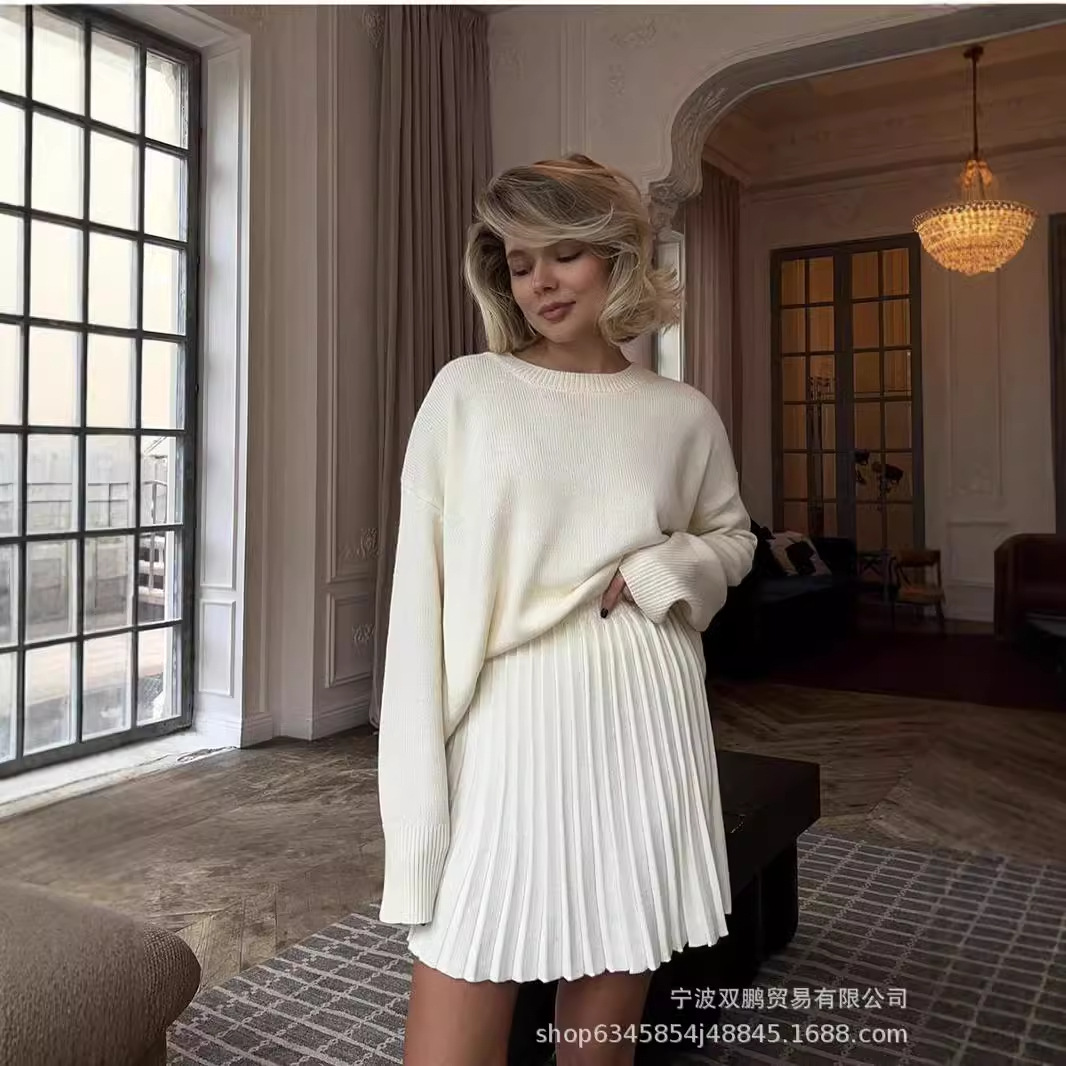 Clothing Style Winter - Jesienny sweter z dekoltem w jednolitym